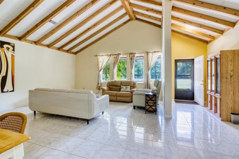 Villa ou maison à vendre à New Smyrna Beach, Floride: 3 chambres, 138.42 m2 № 2354867 - photo 3