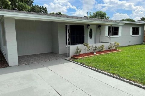 House in Orlando, Florida 3 bedrooms, 270.44 sq.m. № 2106191