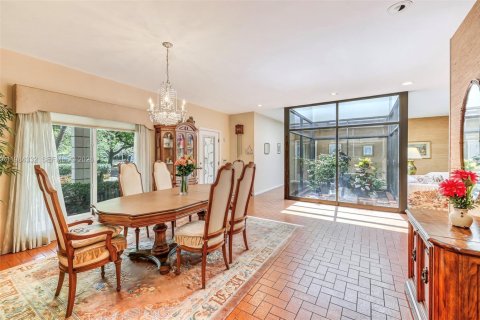 Купить виллу или дом в Майами-Спрингс, Флорида 4 спальни, 293.57м2, № 2049699 - фото 11