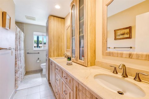 Купить виллу или дом в Майами-Спрингс, Флорида 4 спальни, 293.57м2, № 2049699 - фото 17