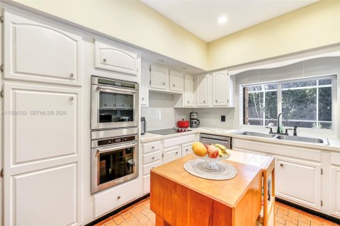 Купить виллу или дом в Майами-Спрингс, Флорида 4 спальни, 293.57м2, № 2049699 - фото 15