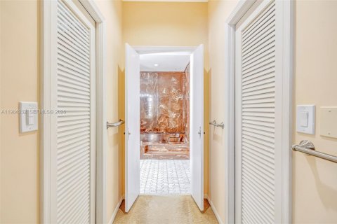 Купить виллу или дом в Майами-Спрингс, Флорида 4 спальни, 293.57м2, № 2049699 - фото 21