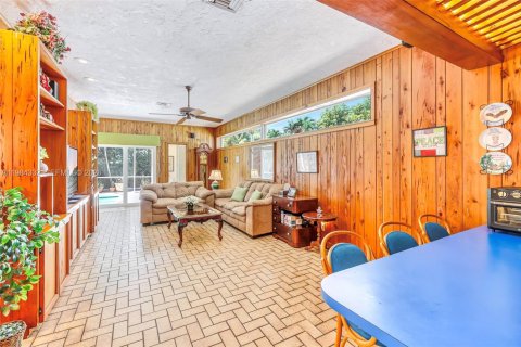 Купить виллу или дом в Майами-Спрингс, Флорида 4 спальни, 293.57м2, № 2049699 - фото 28