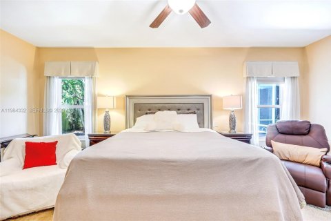 Купить виллу или дом в Майами-Спрингс, Флорида 4 спальни, 293.57м2, № 2049699 - фото 20