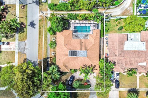 Купить виллу или дом в Майами-Спрингс, Флорида 4 спальни, 293.57м2, № 2049699 - фото 6