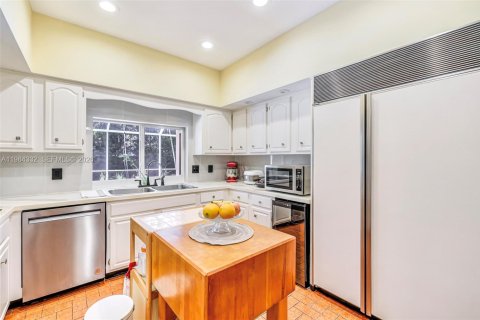 Купить виллу или дом в Майами-Спрингс, Флорида 4 спальни, 293.57м2, № 2049699 - фото 14