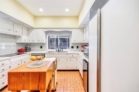 Купить виллу или дом в Майами-Спрингс, Флорида 4 спальни, 293.57м2, № 2049699 - фото 16