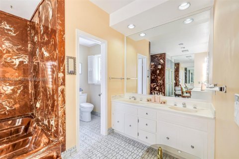 Купить виллу или дом в Майами-Спрингс, Флорида 4 спальни, 293.57м2, № 2049699 - фото 24