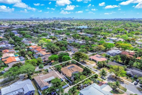 Купить виллу или дом в Майами-Спрингс, Флорида 4 спальни, 293.57м2, № 2049699 - фото 7