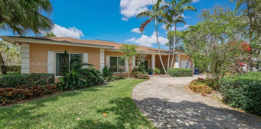 Дом в Майами-Спрингс, Флорида 4 спальни, 293.57м2 № 2049699