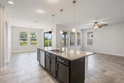 House in Davenport, Florida 4 bedrooms, 195.56 sq.m. № 1793920 - photo 9