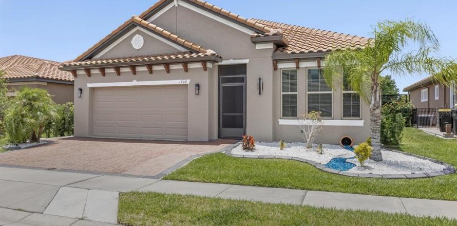 House in Davenport, Florida 4 bedrooms, 195.56 sq.m. № 1793920