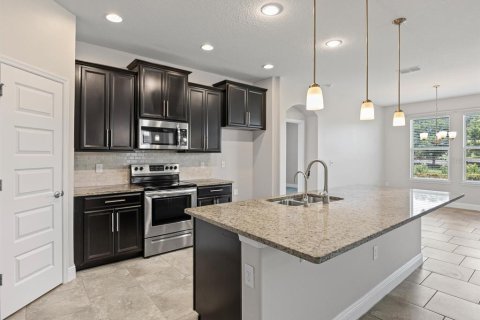 House in Davenport, Florida 4 bedrooms, 195.56 sq.m. № 1793920 - photo 10