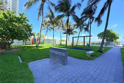 Купить кондоминиум в Майами-Бич, Флорида 2 спальни, 133.78м2, № 1935392 - фото 24
