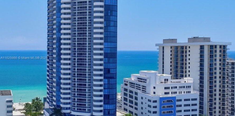 Кондоминиум с 2 спальнями в Майами-Бич, Флорида № 1935392