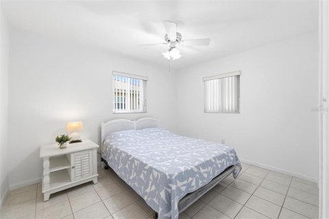 House in New Port Richey, Florida 2 bedrooms, 120.77 sq.m. № 2152156 - photo 20