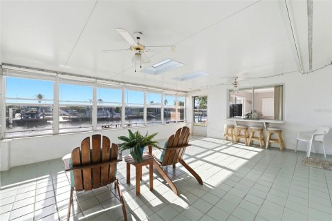 House in New Port Richey, Florida 2 bedrooms, 120.77 sq.m. № 2152156 - photo 23