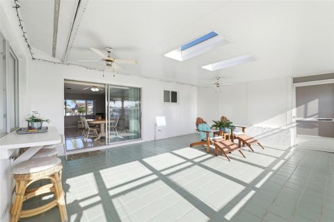 House in New Port Richey, Florida 2 bedrooms, 120.77 sq.m. № 2152156 - photo 27