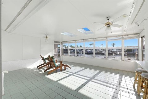 House in New Port Richey, Florida 2 bedrooms, 120.77 sq.m. № 2152156 - photo 24