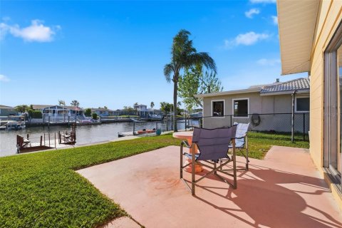 House in New Port Richey, Florida 2 bedrooms, 120.77 sq.m. № 2152156 - photo 28