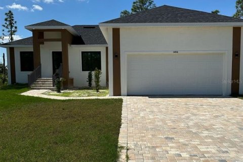 House in Port Charlotte, Florida 4 bedrooms, 200.02 sq.m. № 1769880 - photo 1