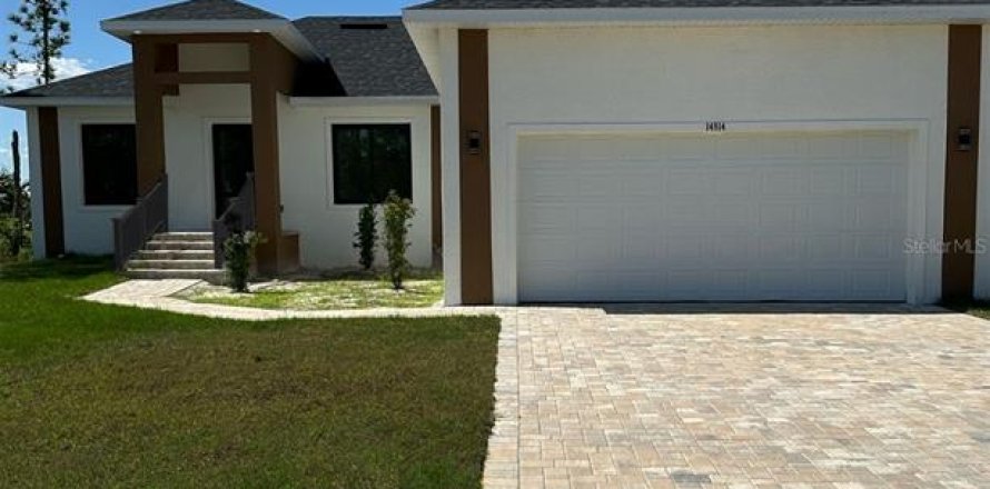 House in Port Charlotte, Florida 4 bedrooms, 200.02 sq.m. № 1769880