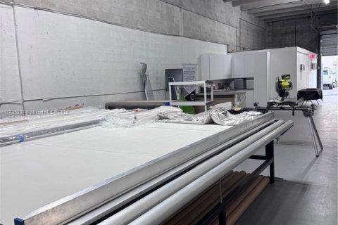 Commercial property in Doral, Florida № 1985050 - photo 5