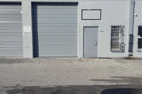 Commercial property in Doral, Florida № 1985050 - photo 8