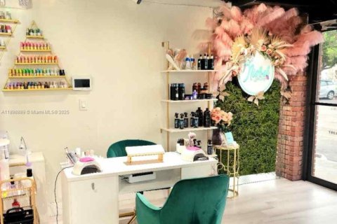 Commercial property in Pembroke Pines, Florida № 2014779 - photo 6