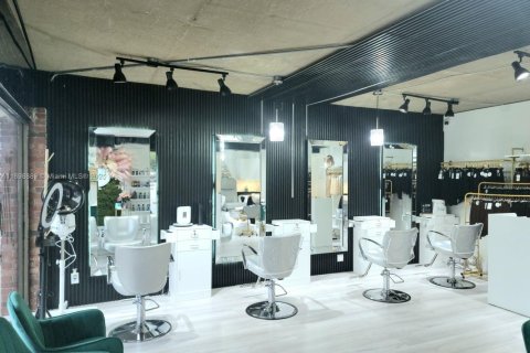 Commercial property in Pembroke Pines, Florida № 2014779 - photo 3