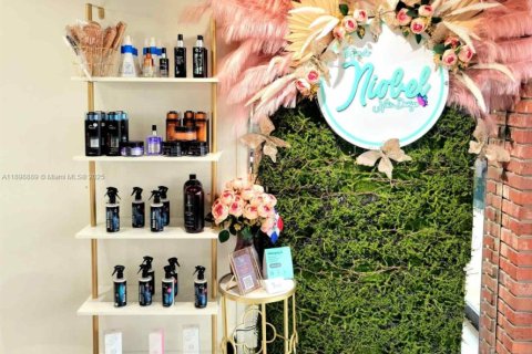 Commercial property in Pembroke Pines, Florida № 2014779 - photo 2