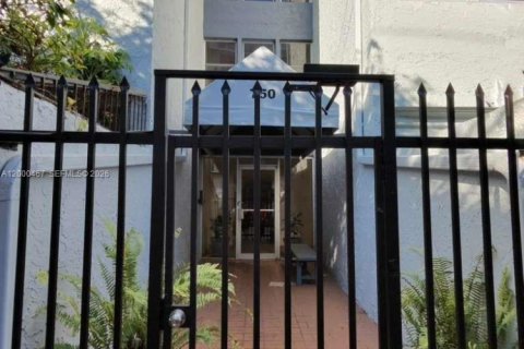 Condo in Miami, Florida, 2 bedrooms  № 2065193 - photo 12