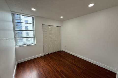 Condo in Miami, Florida, 2 bedrooms  № 2065193 - photo 7