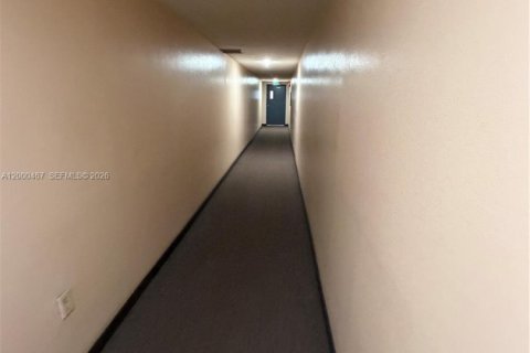 Condo in Miami, Florida, 2 bedrooms  № 2065193 - photo 18