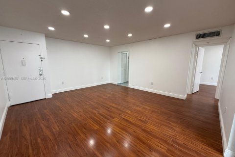 Condo in Miami, Florida, 2 bedrooms  № 2065193 - photo 3