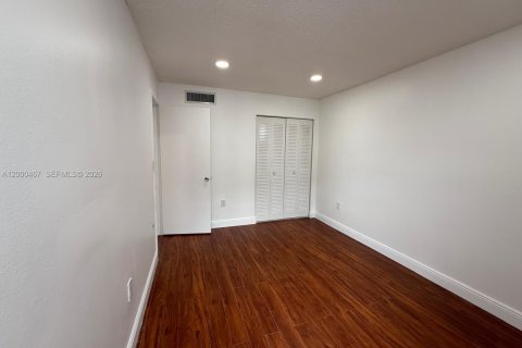 Condo in Miami, Florida, 2 bedrooms  № 2065193 - photo 6