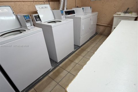 Condo in Miami, Florida, 2 bedrooms  № 2065193 - photo 14