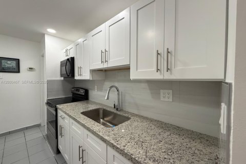 Condo in Miami, Florida, 2 bedrooms  № 2065193
