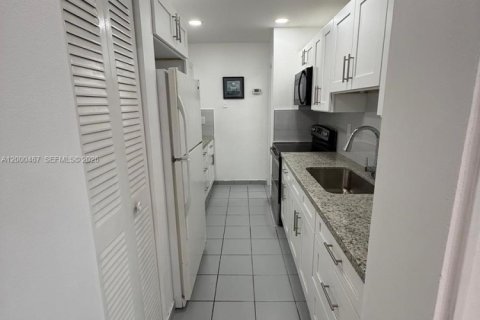 Condo in Miami, Florida, 2 bedrooms  № 2065193 - photo 4