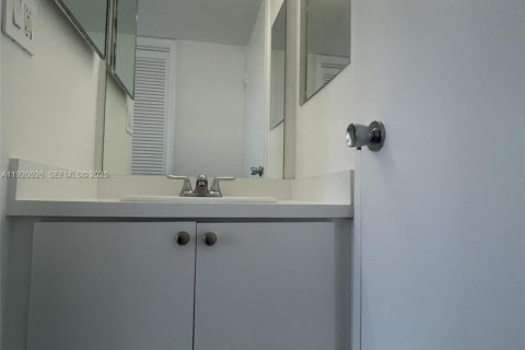 Copropriété à louer à Hallandale Beach, Floride: 1 chambre, 105.91 m2 № 1982497 - photo 10