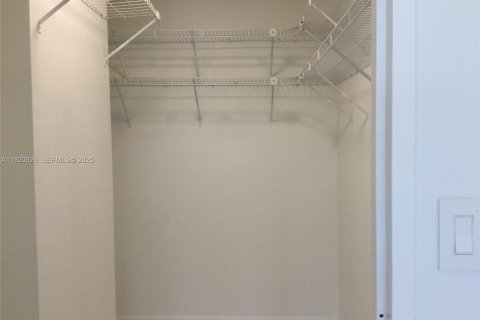 Copropriété à louer à Hallandale Beach, Floride: 1 chambre, 105.91 m2 № 1982497 - photo 14