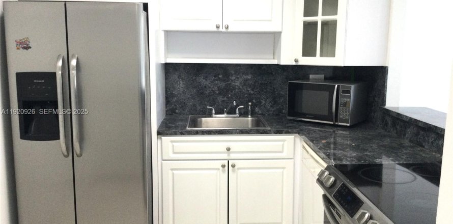 Condo à Hallandale Beach, Floride, 1 chambre  № 1982497