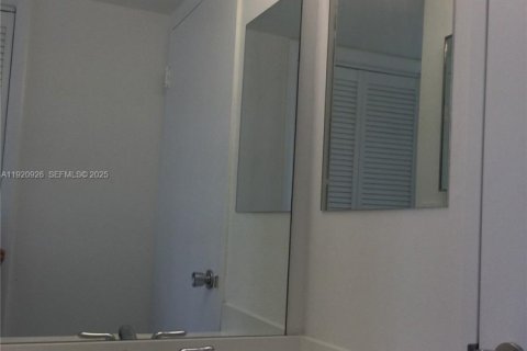 Copropriété à louer à Hallandale Beach, Floride: 1 chambre, 105.91 m2 № 1982497 - photo 9