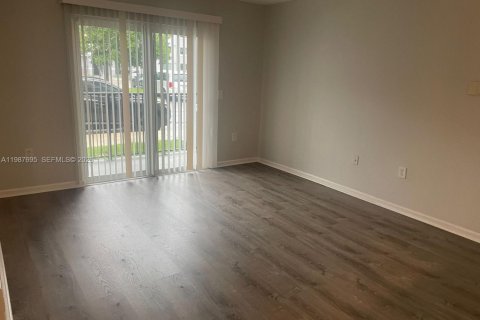 Condo in Homestead, Florida, 2 bedrooms  № 2255242 - photo 4
