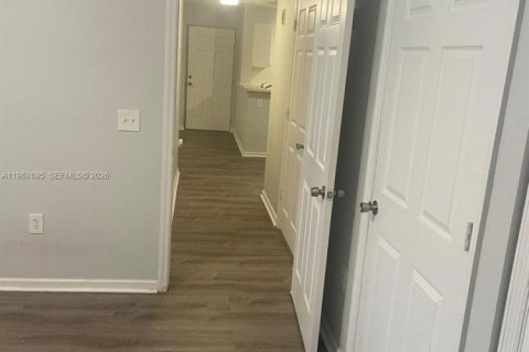 Condo in Homestead, Florida, 2 bedrooms  № 2255242 - photo 9
