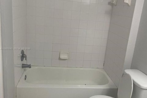 Condo in Homestead, Florida, 2 bedrooms  № 2255242 - photo 13