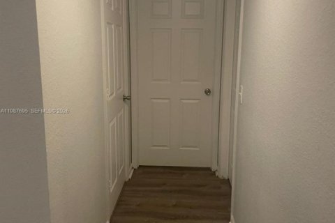 Condo in Homestead, Florida, 2 bedrooms  № 2255242 - photo 17