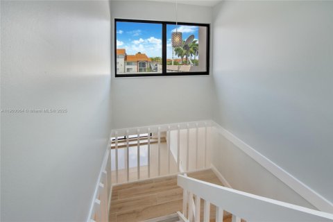 Снять в аренду таунхаус в Майами, Флорида 2 спальни, 135.92м2, № 1952643 - фото 5