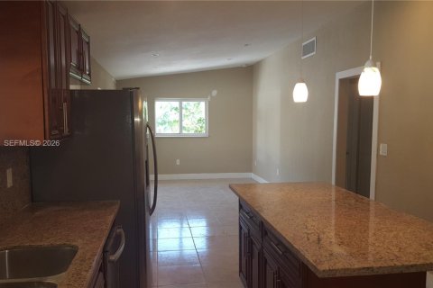 Снять в аренду виллу или дом в Хомстед, Флорида 4 спальни, 115.94м2, № 2031418 - фото 3