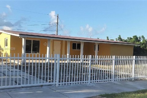 Снять в аренду виллу или дом в Хомстед, Флорида 4 спальни, 115.94м2, № 2031418 - фото 4